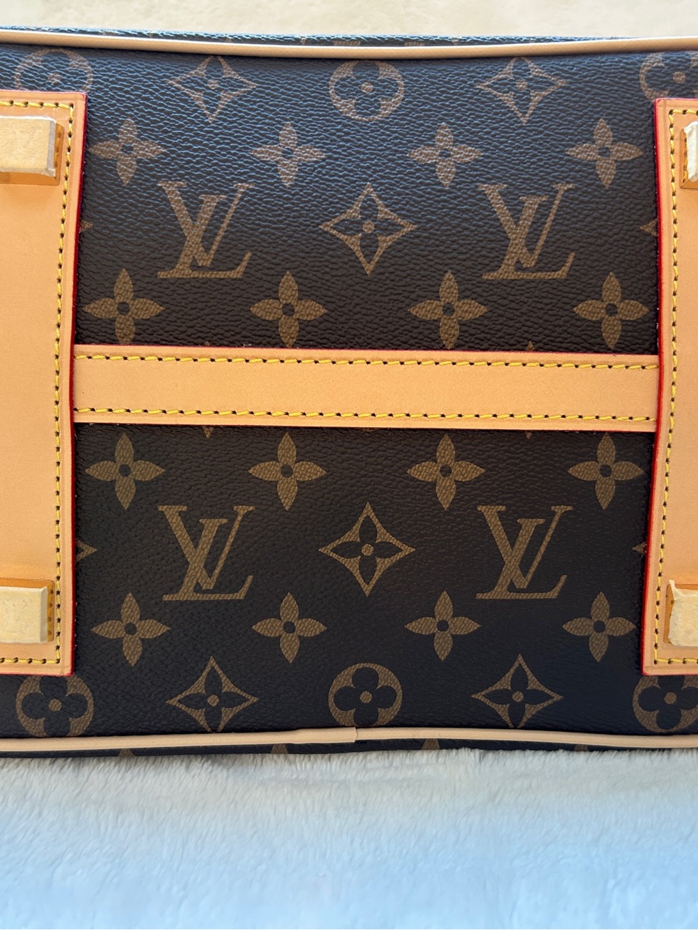 Louis Vuitton - Picture 9 of 9